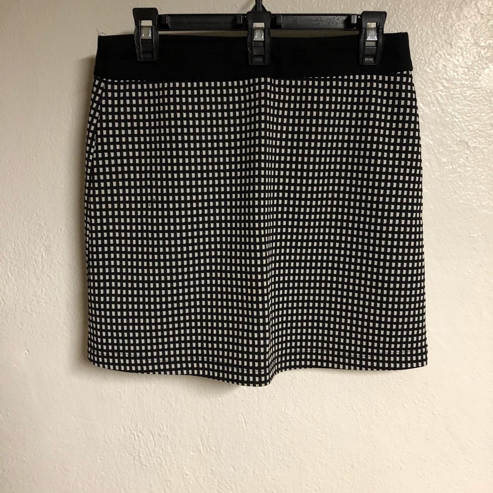 Skirts - Picture 2 of 4